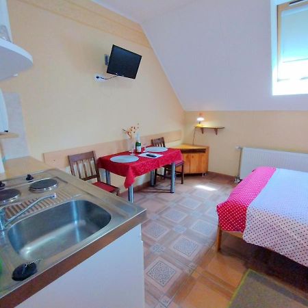 Burg Apartman Gyula Exterior foto