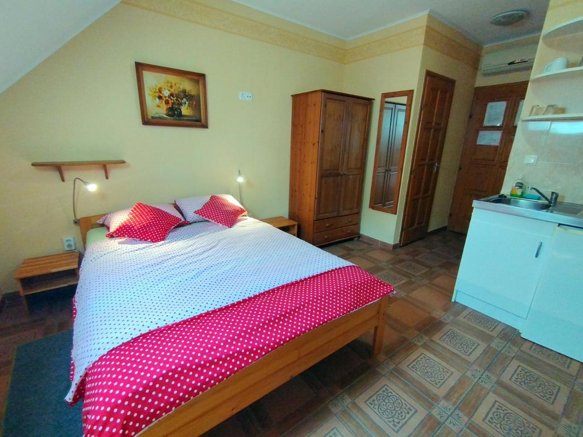 Burg Apartman Gyula Exterior foto